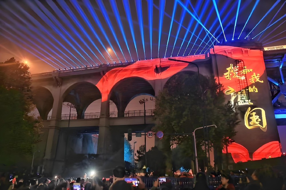 调休是更好的休憩 走进节日亮化