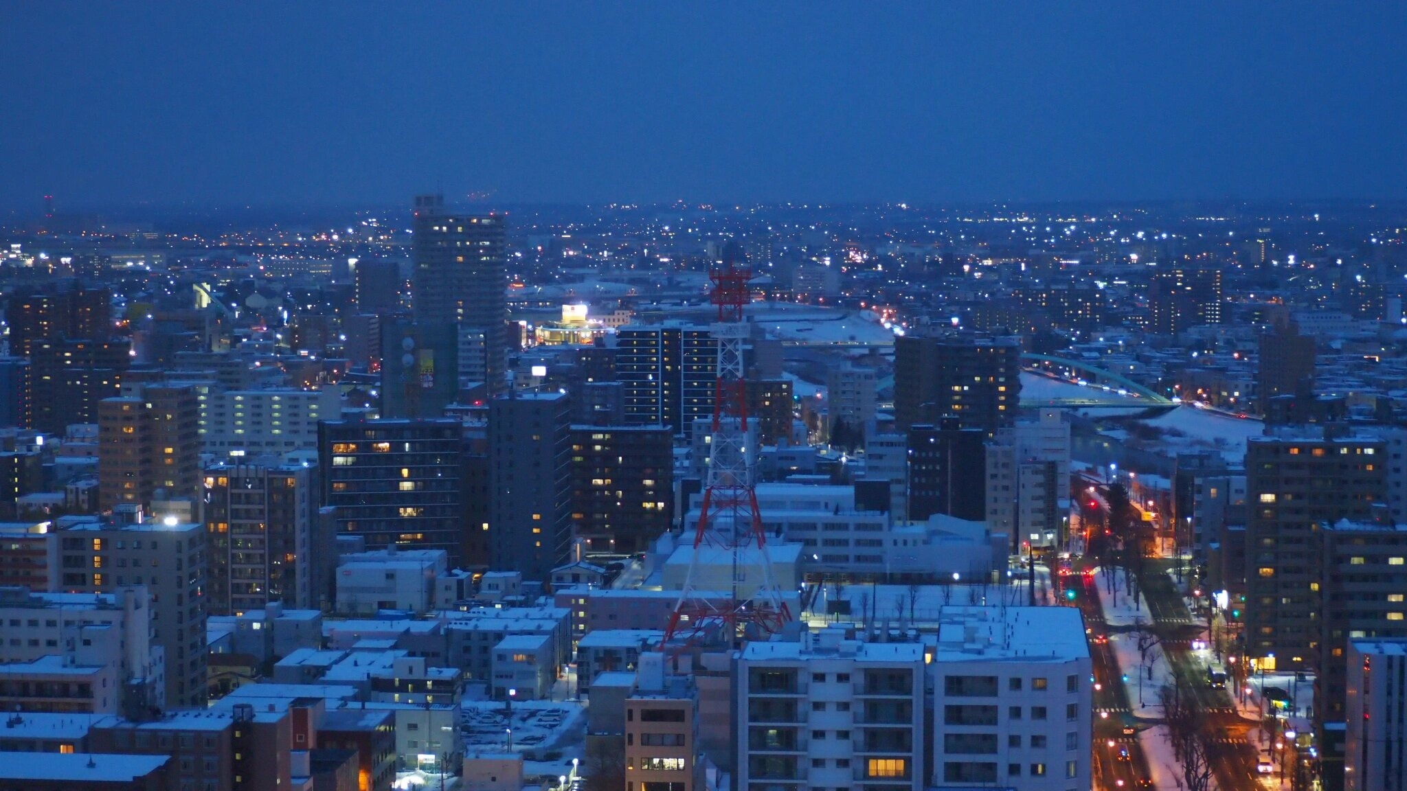 书写光的诗篇：当城市在夜幕中醒来