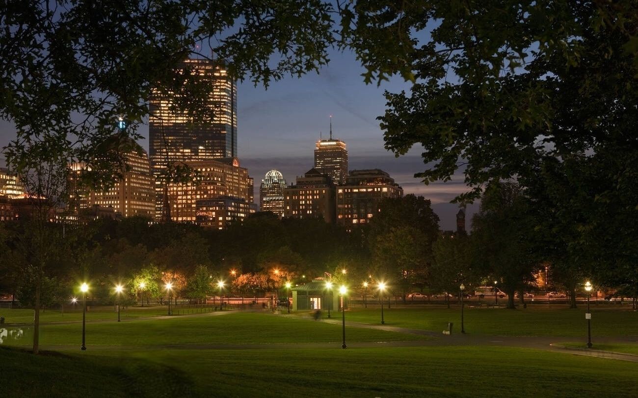 月光下的第二重盛宴：园林亮化如何唤醒沉睡的庭院